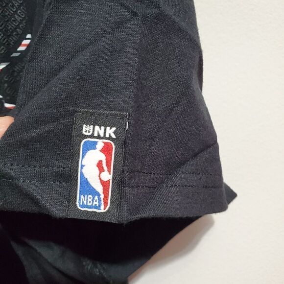 NBA CHICAGO BULLS SZ MEDIUM T SHIRT NWOT UNK BLACK/RED - Picture 5 of 9